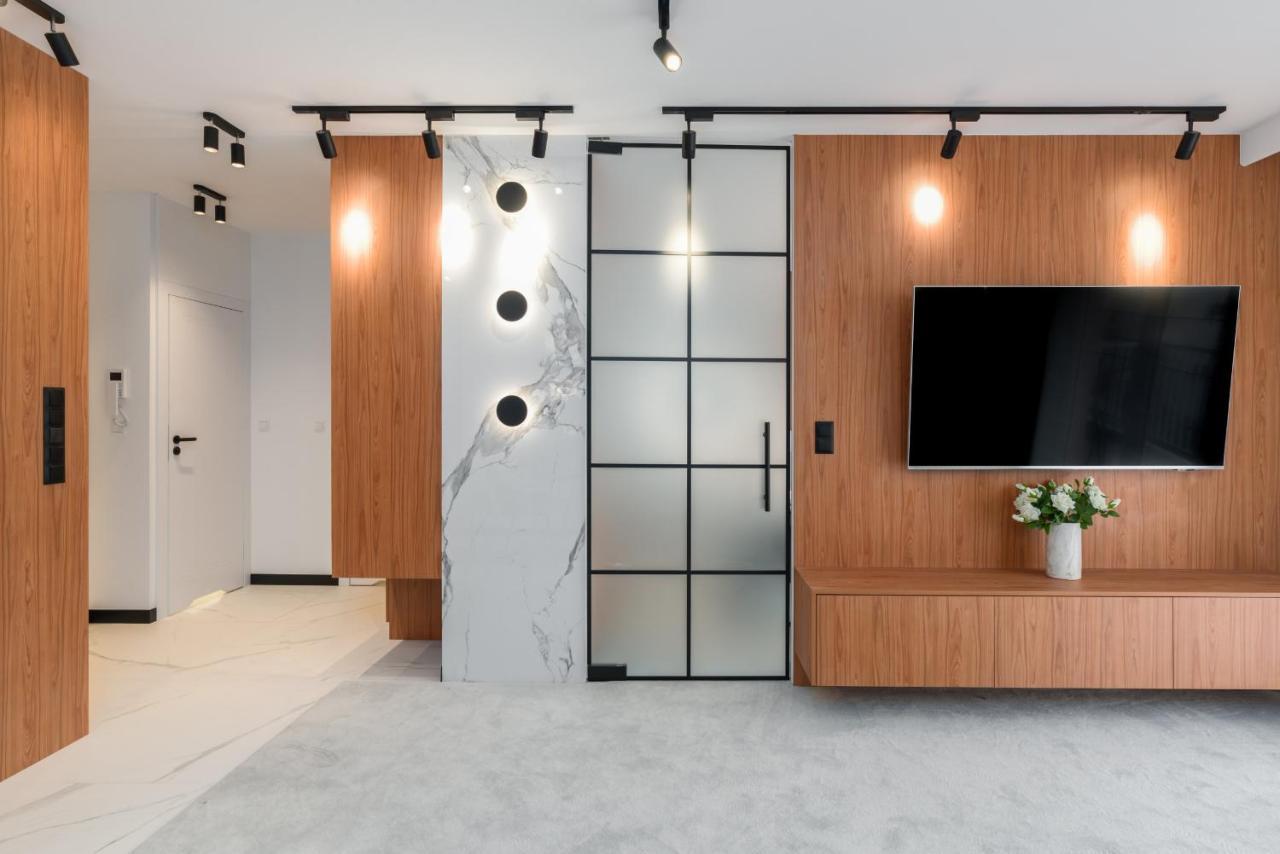 Wilczak Apartment With Free Garage Poznan By Noclegi Renters Exterior photo